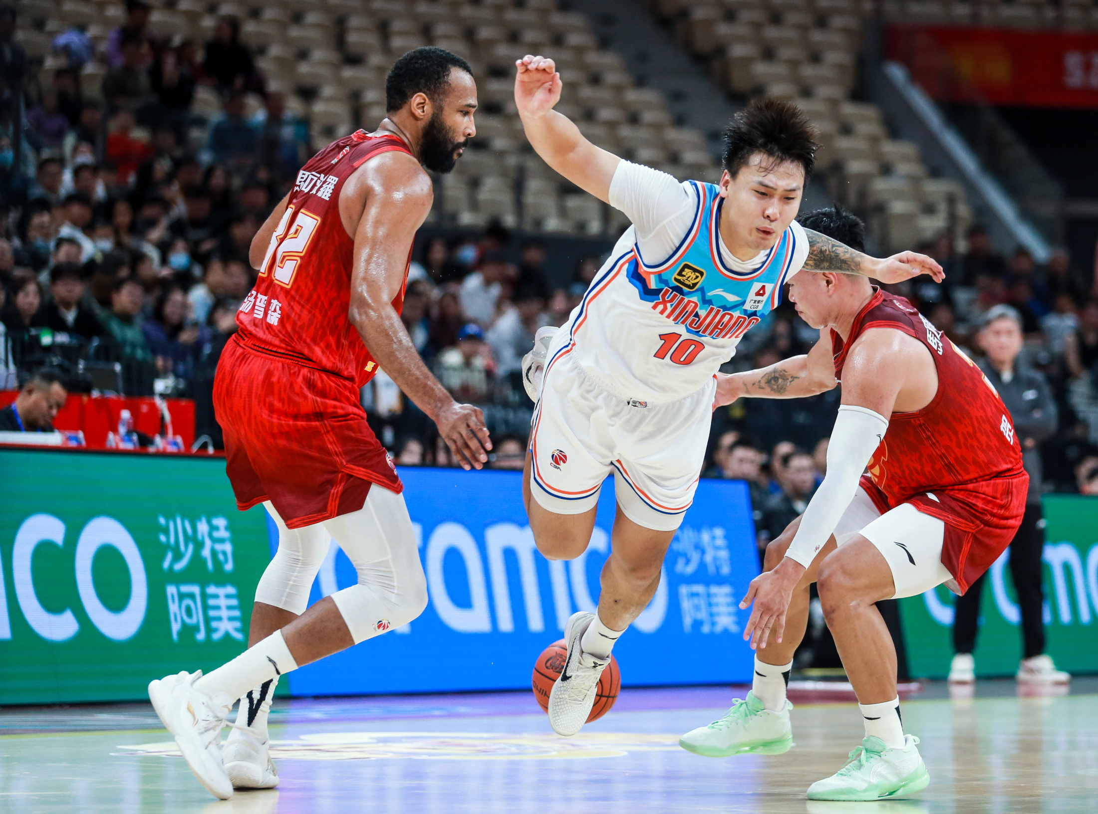 开云体育视频直播-新疆队险胜国王，字母哥惊艳四座