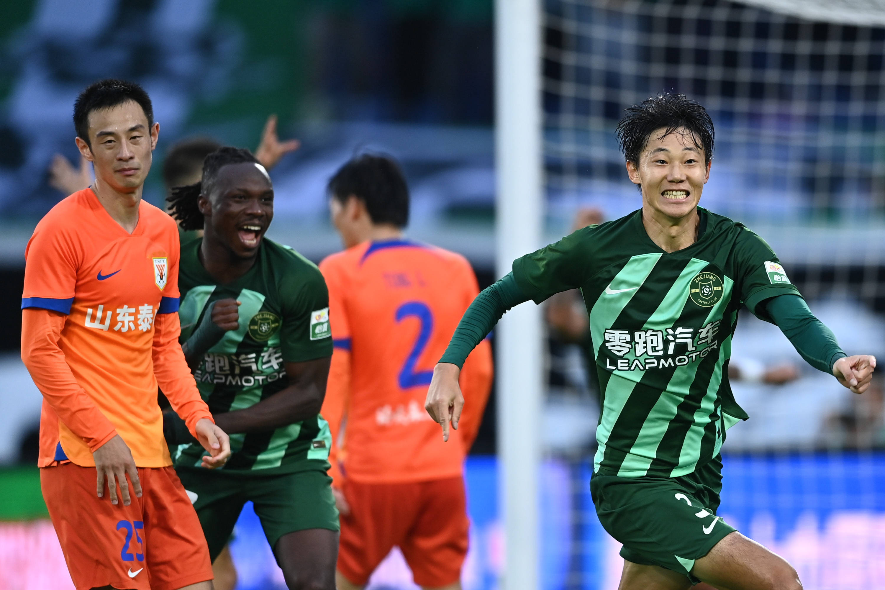 开云体育-埃弗拉逆转比分马多夫进球，拜仁超霸终审