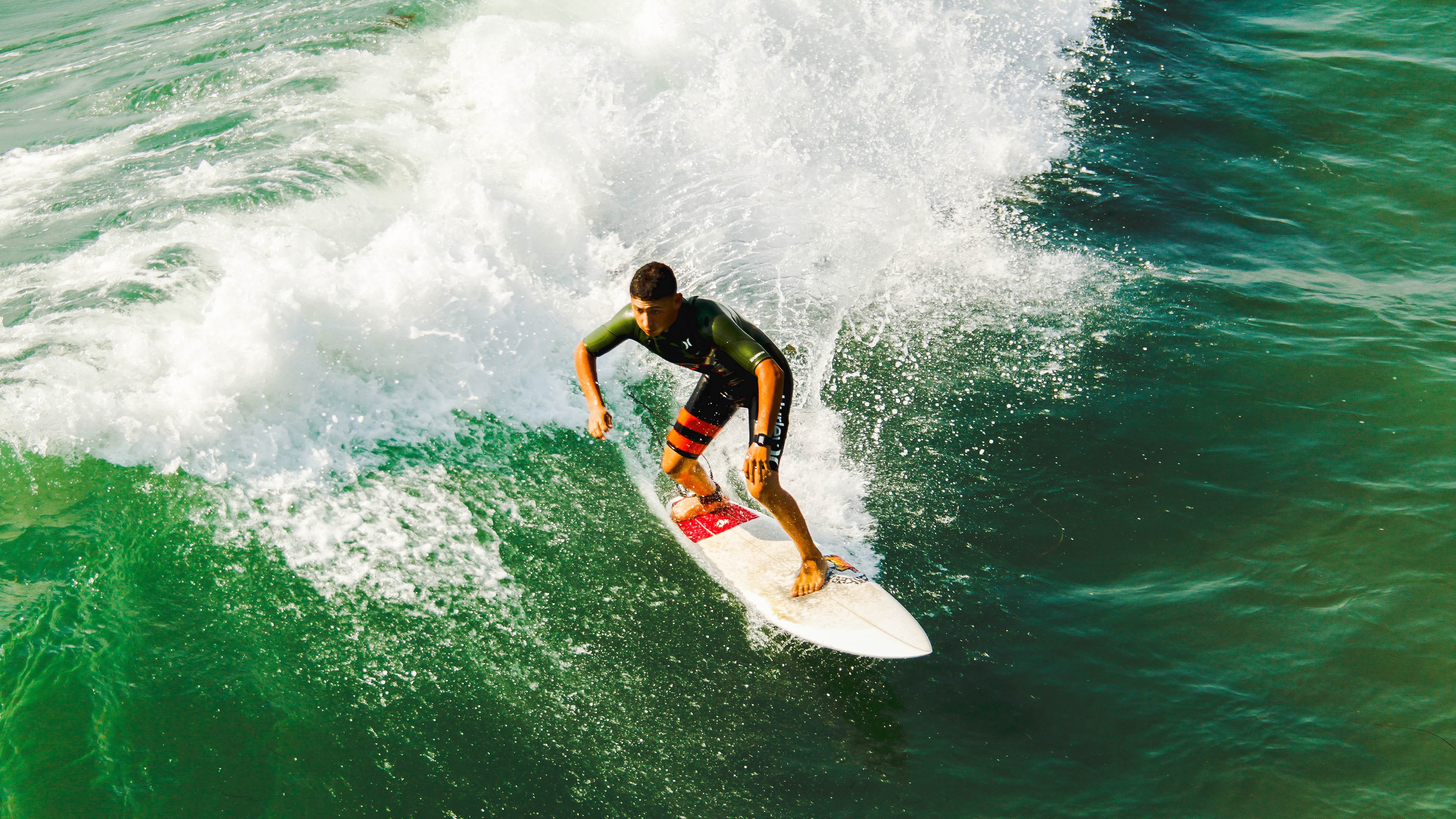 开云体育直播-当东方铁壁遭遇南美利刃，阿圭罗完美发挥，韩国对阵波兰一役成经典